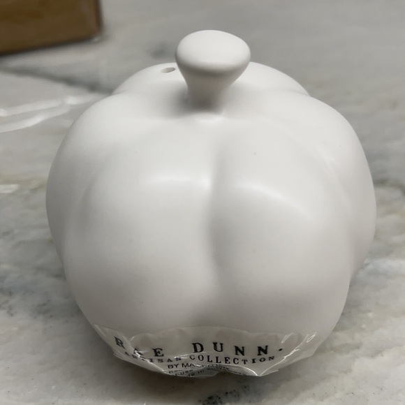 Rae Dunn Pumpkin Salt and Pepper Shakers - Picture 6 of 12